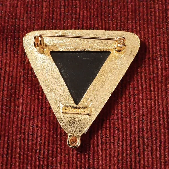 Triangular Vintage-Inspired Enamel Lady Portrait Brooch in Pink and Gold - Picture 2 of 3